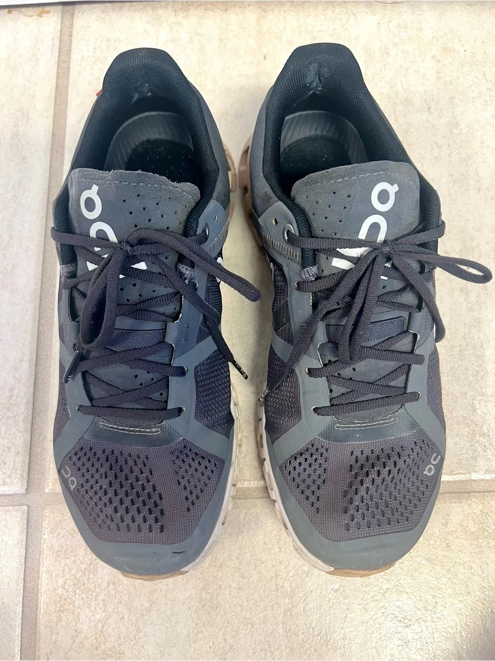 On Running Cloudflow shoes in Rock Grey Rose CloudTec cushioning comfy size 6.5M